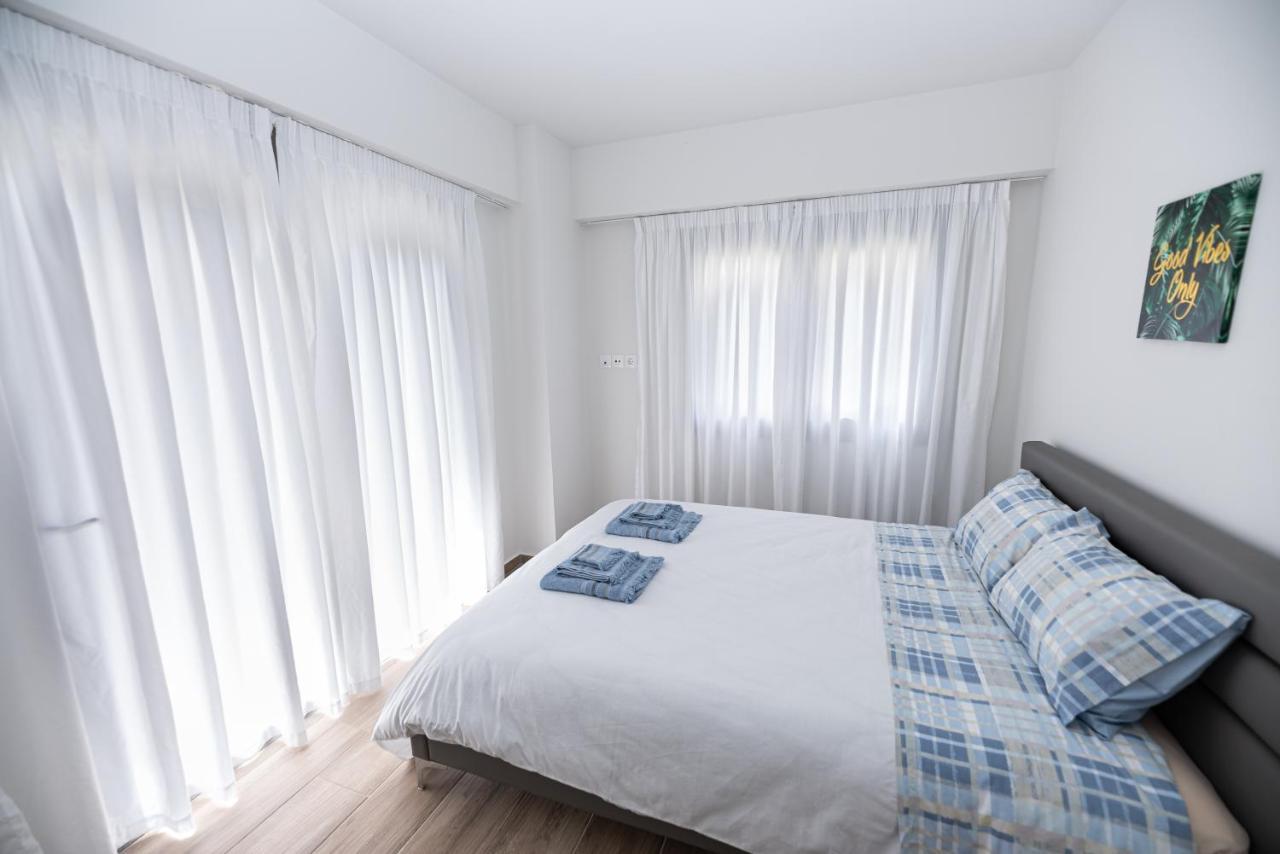 Design Apartment With Swimming Pool Near The Beach Athens Luaran gambar